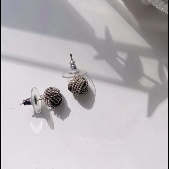 Authentic Tiffany & Co twisted knot earrings - Picture 5 of 5